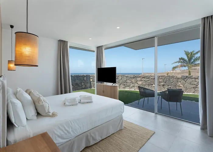 Callao Sunset View Villa *